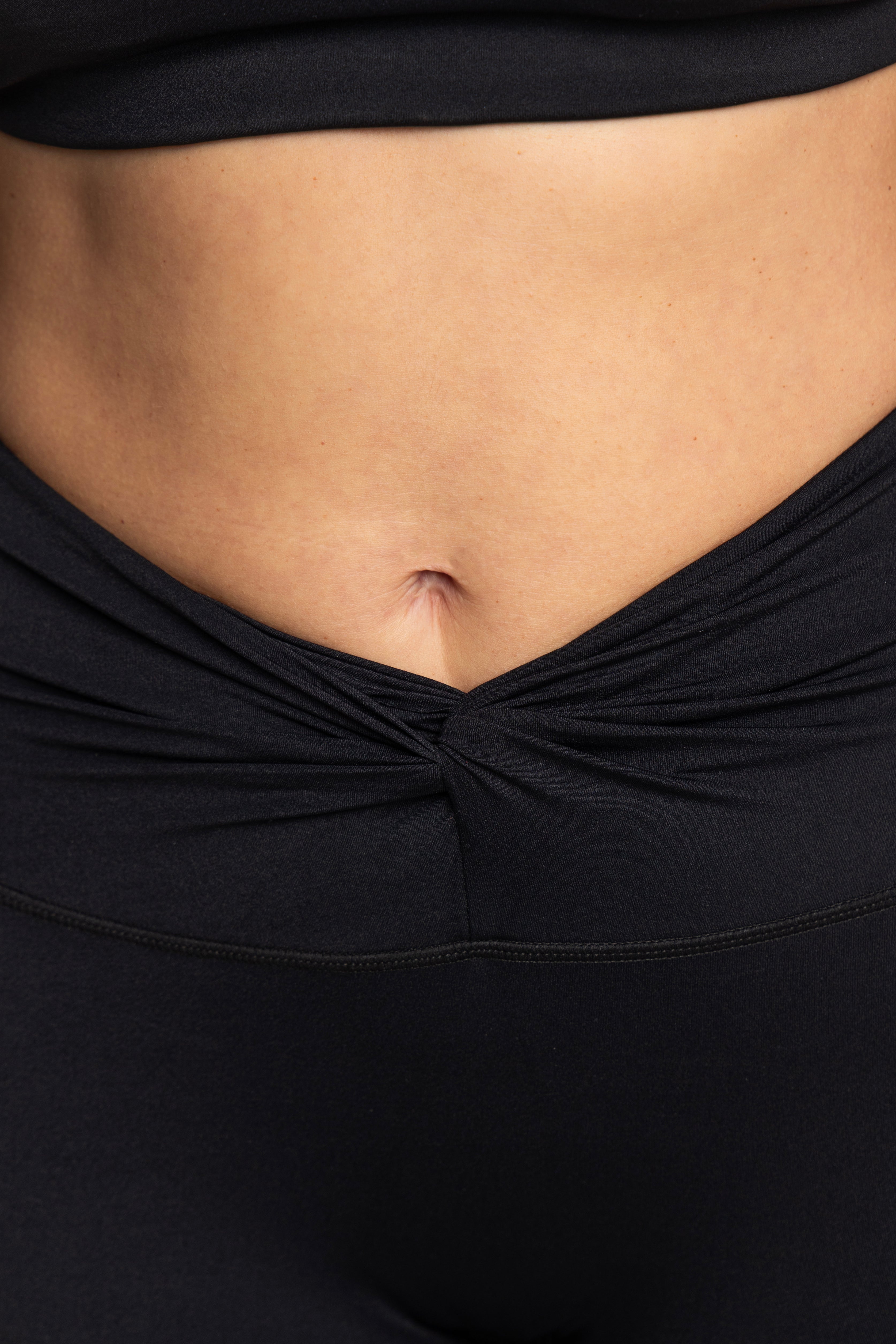 Black Pants with V at the navel - 64CY